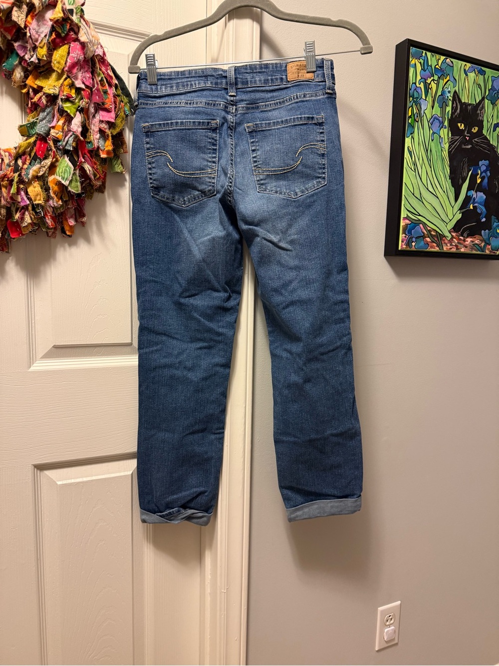 Levi’s Classic High-Rise Distressed Women’s Jeans in Blue - Picture 4 of 9